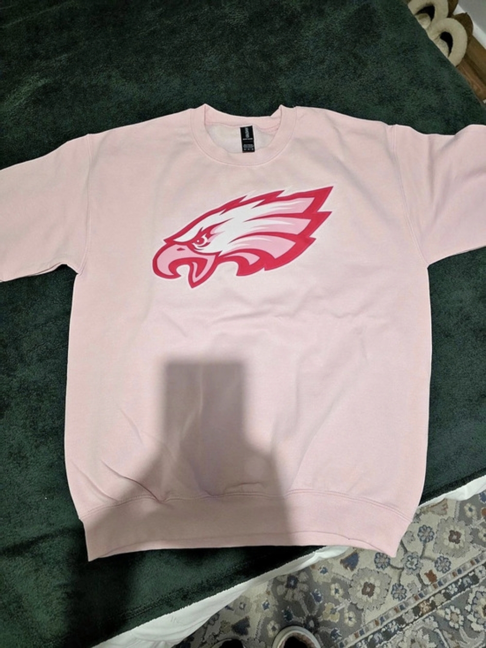 Gildan Heavy Blend Crewneck Sweatshirt Eagles Graphic Pink Size Medium